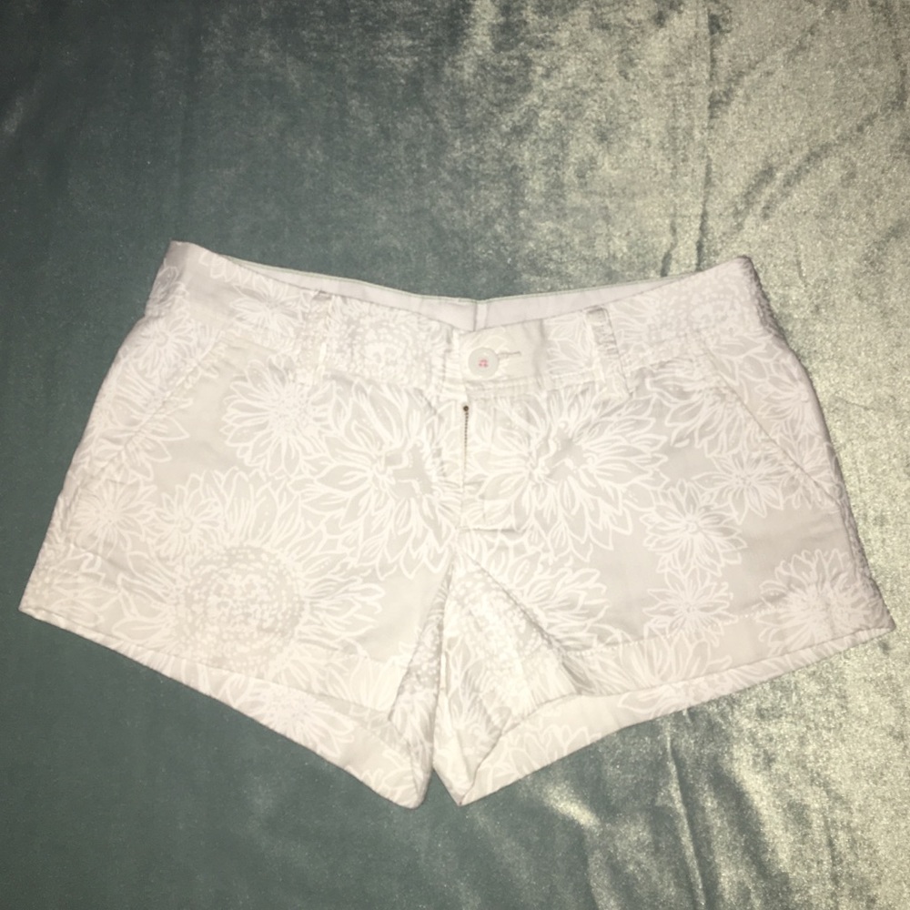 Lilly Pulitzer size 4 white shorts!